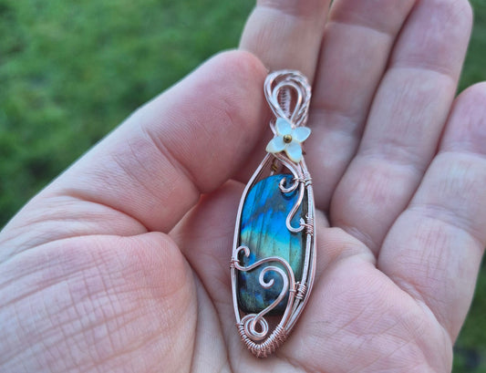 Ariadne Pendant - Daonna Designs
