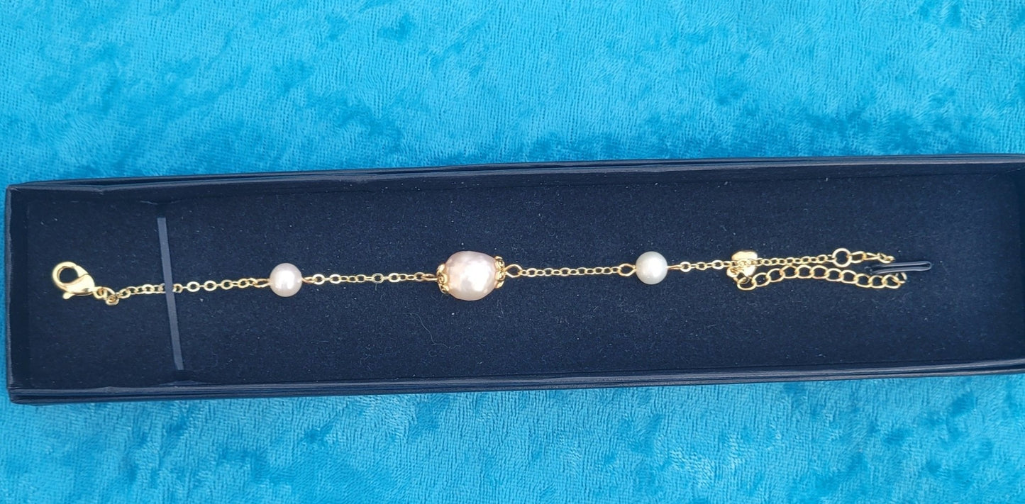 Minimalist Pearl Bracelet - Daonna Designs