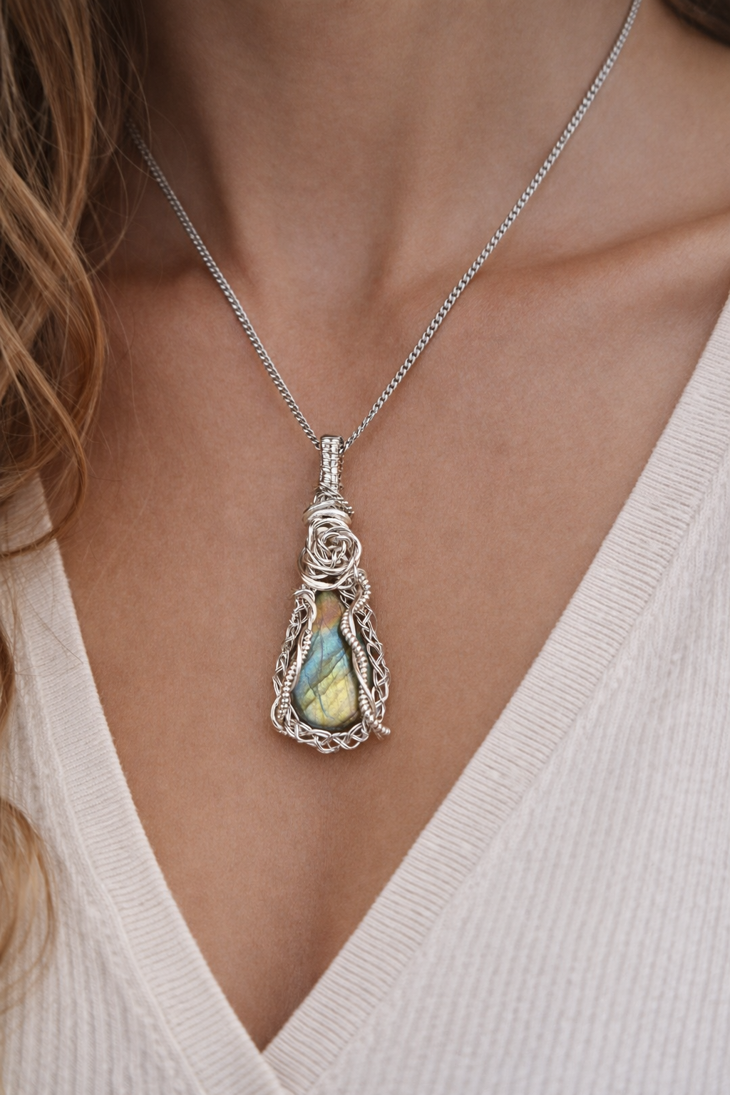 Labradorite Weaved Pendant